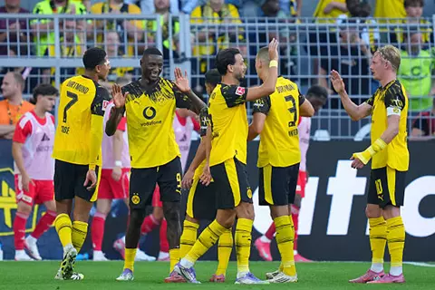 دورتموند وكولن يتقاسمان صدارة البوندسليجا مؤقتًا